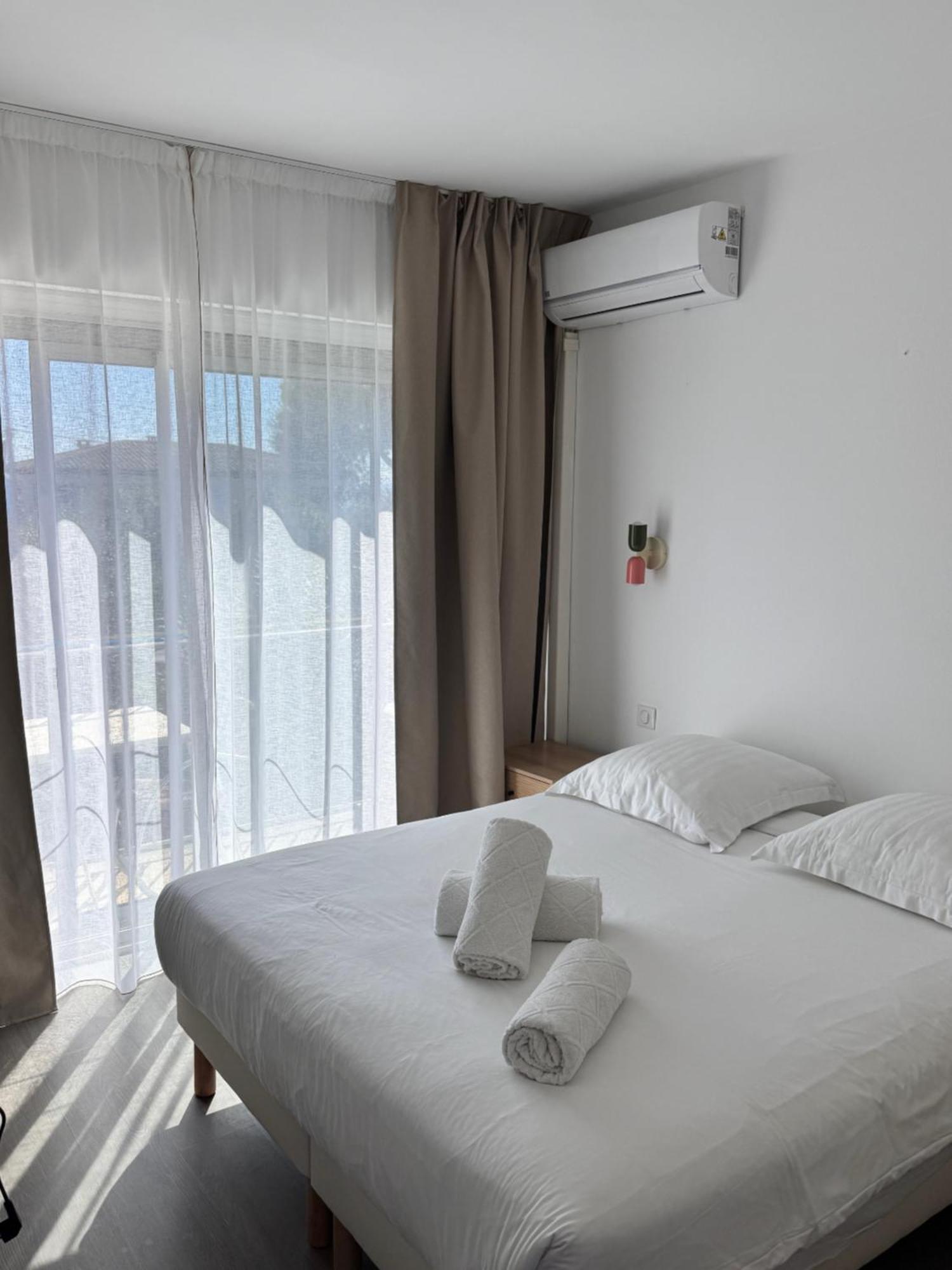 Hotel Le Golfe Bleu Кавалере-сюр-Мер Екстериор снимка